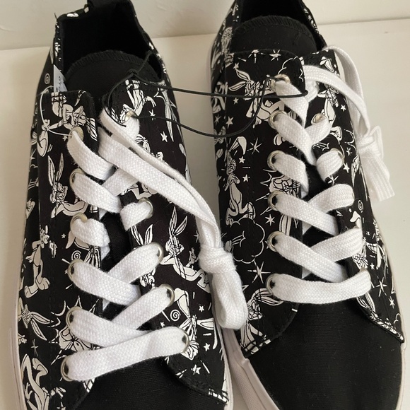 Looney Tunes Bugs Bunny Womens 11.5 Canvas Sneaker Low Cut Fun Cartoons Bold - Picture 4 of 13